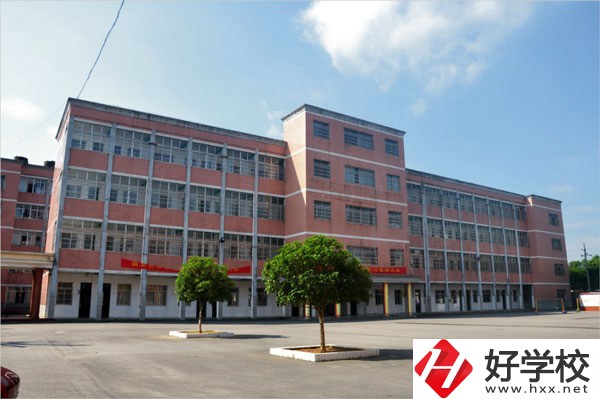 寧鄉(xiāng)市瀟湘職業(yè)中專學(xué)校有什么特色專業(yè)？