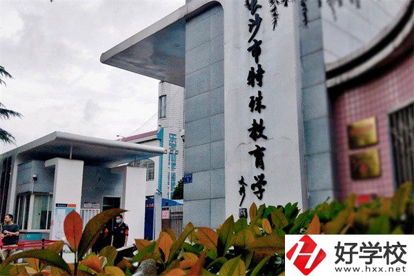長(zhǎng)沙學(xué)服裝設(shè)計(jì)可以去哪些中職？專業(yè)好就業(yè)嗎？