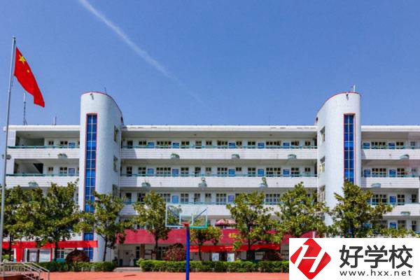 株洲軌道交通職業(yè)技術(shù)學(xué)校是公辦還是民辦？環(huán)境如何？