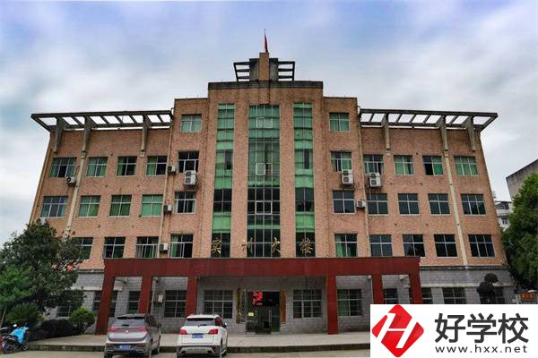 懷化市會(huì)同縣中專(zhuān)是公辦還是民辦的學(xué)校？