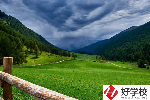 瀘溪縣第一職業(yè)中學管理規(guī)范嗎？