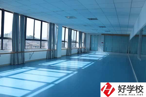 長沙華中涉外職業(yè)高中有哪些熱門專業(yè)？