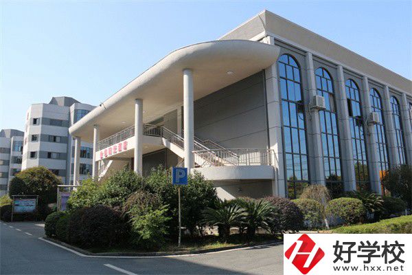 湖南有特色專業(yè)的中專有哪幾所？特色在哪里？