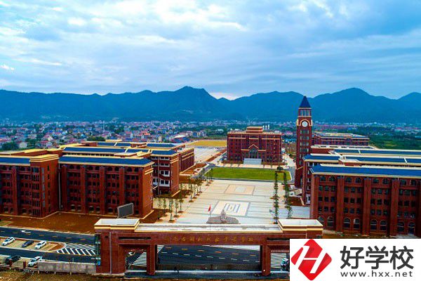 湖南省湘北職業(yè)中專學(xué)校大門(mén)