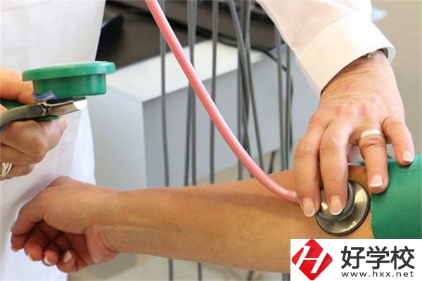 郴州有開設(shè)護(hù)理專業(yè)的中職嗎？哪些專業(yè)開設(shè)較多？