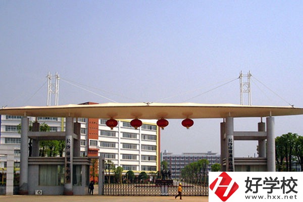 長沙市賀龍?bào)w育運(yùn)動(dòng)學(xué)校推薦去嗎？學(xué)校好不好？