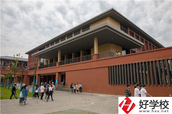 常德財(cái)經(jīng)學(xué)校的辦學(xué)條件怎么樣？