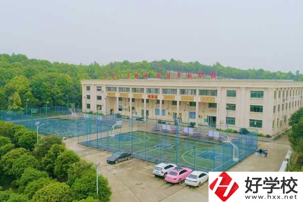 長(zhǎng)沙市湘華中等職業(yè)學(xué)校地址在哪？校長(zhǎng)是誰(shuí)？