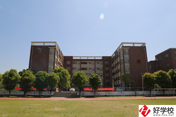 岳陽(yáng)市第一職業(yè)中?？梢陨龑W(xué)嗎？就業(yè)前景怎么樣？