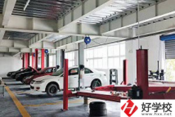 湖南華中工業(yè)技工學校的辦學特色有哪些方面？