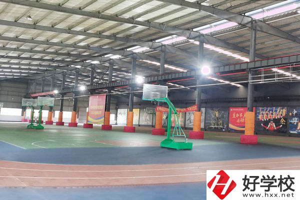 長沙華中醫(yī)衛(wèi)科技中等職業(yè)學?；@球場