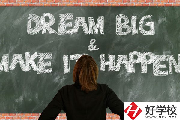 長沙鐵航職業(yè)中等技術(shù)學(xué)校有哪些專業(yè)？學(xué)費(fèi)貴不貴？