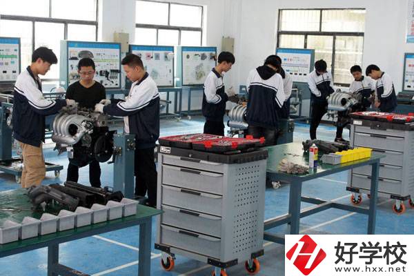 臨湘市職業(yè)中專學(xué)校學(xué)費需要多少？有沒有資助政策？