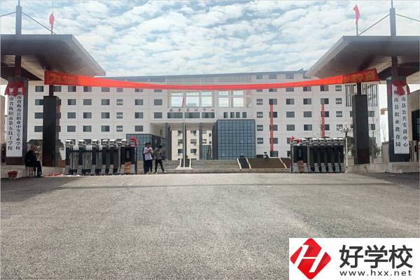 想在衡陽學(xué)計算機平面設(shè)計專業(yè)，這所學(xué)校你一定要看！