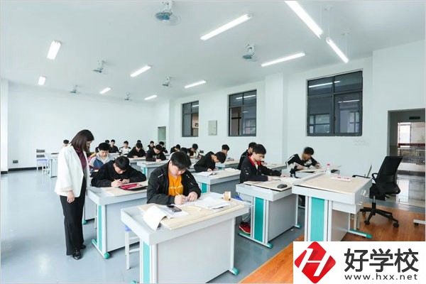 湘潭技師學院實訓(xùn)室