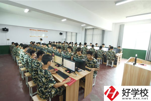 益陽東方職業(yè)技術(shù)學校實訓室