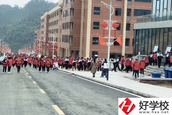 安化縣職業(yè)中專開設(shè)了哪些特色專業(yè)？