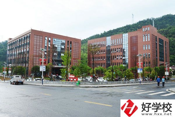 安化縣職業(yè)中專學校怎么樣，有哪些特色專業(yè)？