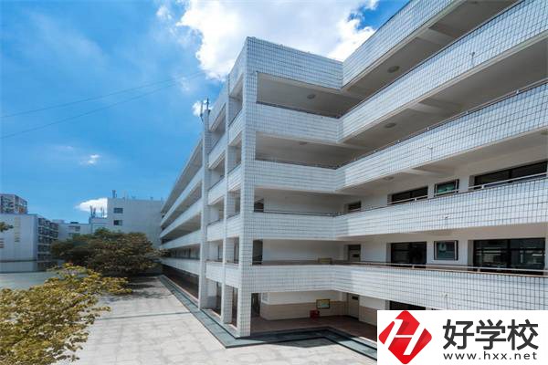 去長沙建筑工程學(xué)校的乘車路線是什么？