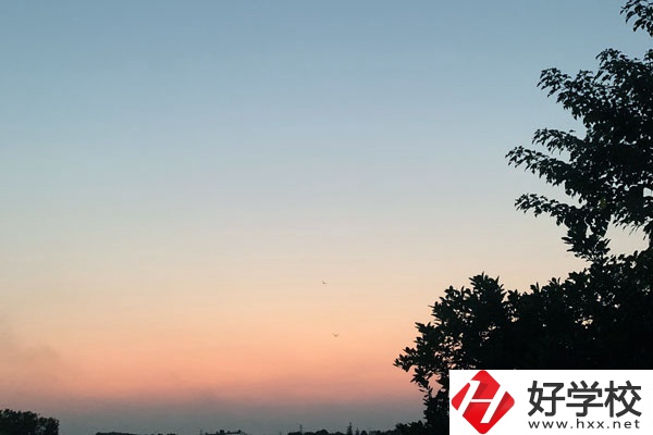湖南有可以學(xué)口腔醫(yī)學(xué)的中專學(xué)校嗎？要求有哪些？