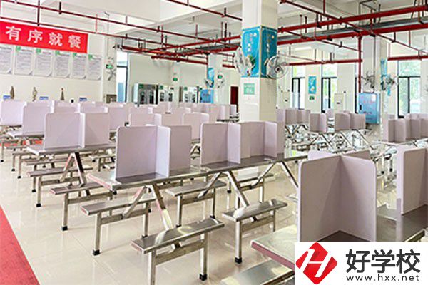 岳陽市網絡工程職業(yè)技術學校食堂
