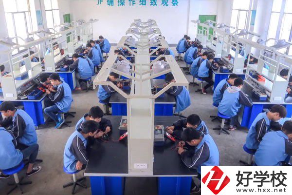 長(zhǎng)沙學(xué)服裝設(shè)計(jì)可以去哪些中職？專業(yè)好就業(yè)嗎？