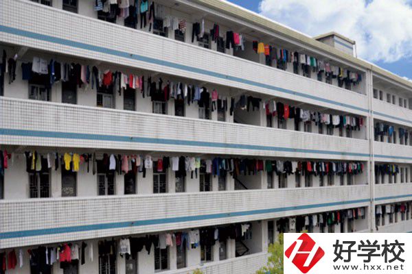 桃江縣職業(yè)中專學(xué)校辦學(xué)條件怎么樣？
