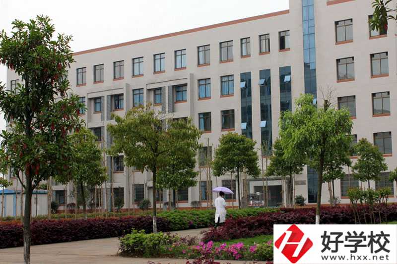 益陽醫(yī)學(xué)高等?？茖W(xué)校教學(xué)樓