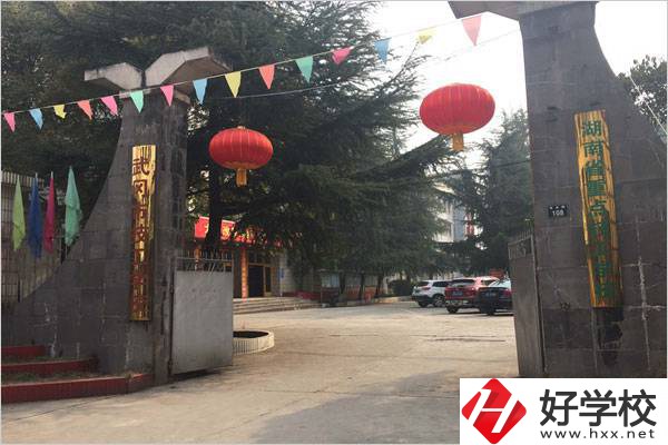 武岡技工學(xué)校怎么樣？學(xué)費(fèi)要多少？