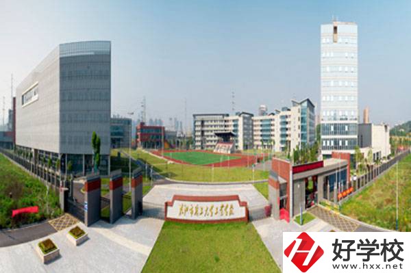 株洲市工業(yè)中等專業(yè)學(xué)校的環(huán)境怎么樣？師資如何？