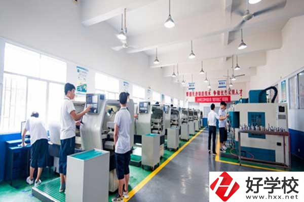 湖南省芷江民族職業(yè)中專學(xué)校實訓(xùn)室