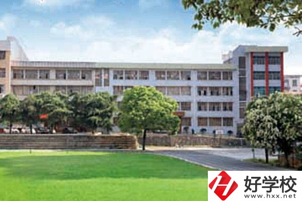 武岡市技工學(xué)校學(xué)費多少錢？是公辦還是民辦？