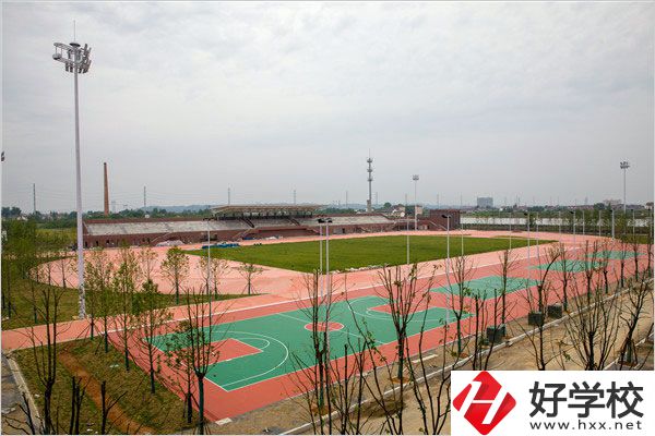 常德汽車機(jī)電學(xué)校運(yùn)動場