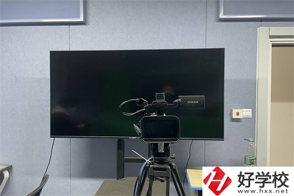 株洲英泰職校是中專嗎？學(xué)費(fèi)需要多少？