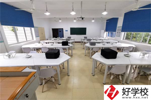 去湘潭鐵路工程學(xué)校怎么乘車？要帶什么資料？