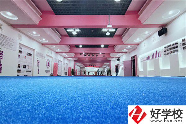 常德中山外語職業(yè)學(xué)校有哪些辦學(xué)特色？學(xué)費貴嗎？