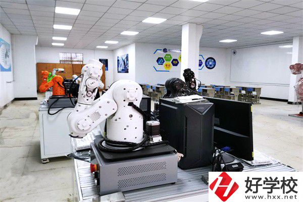 長沙民辦重點(diǎn)中專有哪些？收費(fèi)如何？