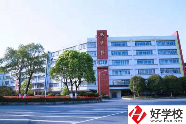 長沙市賀龍?bào)w育運(yùn)動(dòng)學(xué)校推薦去嗎？學(xué)校好嗎？