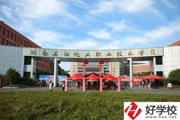 岳陽有哪些公辦大專招初中生？就業(yè)率高嗎？