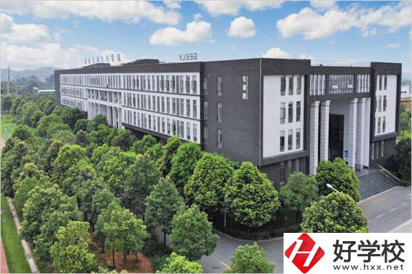 湘潭吉利職校是公辦的還是民辦的？