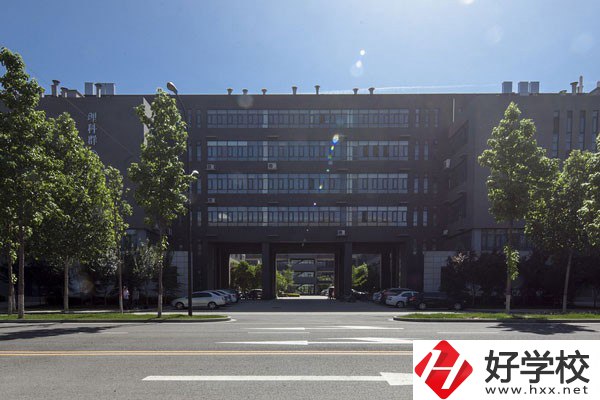 株洲市工業(yè)中等專業(yè)學(xué)校怎么樣？