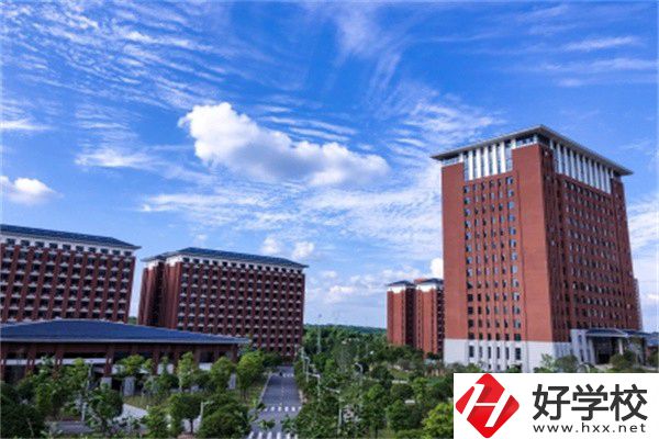 長(zhǎng)沙音樂(lè)表演專業(yè)比較好的中職有哪些？學(xué)費(fèi)貴嗎？