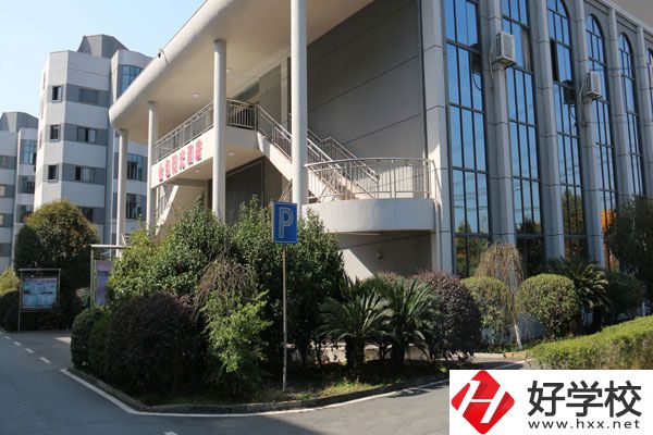 株洲地區(qū)中考四百分可以上職高嗎？