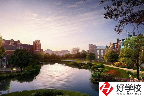 長沙市拔萃中等職業(yè)學(xué)校環(huán)境怎么樣？是公辦還是民辦？