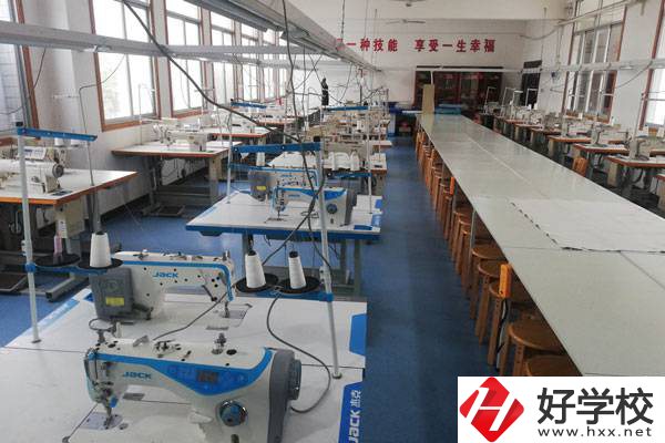 安鄉(xiāng)縣職業(yè)中專開設(shè)了哪些熱門專業(yè)？