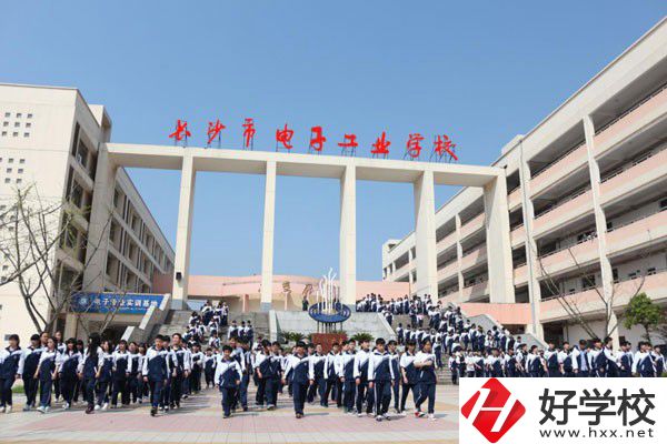 外地的學(xué)生能讀長(zhǎng)沙市電子工業(yè)學(xué)校嗎？
