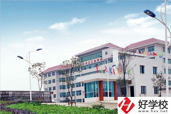 冷水江工業(yè)中等專業(yè)學校生活環(huán)境怎么樣？