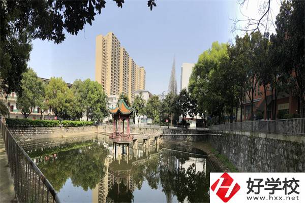 邵陽(yáng)工業(yè)學(xué)校的地址在哪里？有哪些乘車路線？