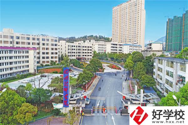 郴州技師學院大門