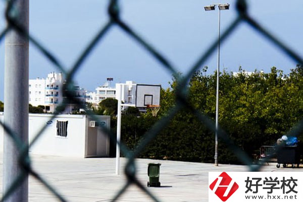 湖南省經(jīng)濟(jì)貿(mào)易職業(yè)中專學(xué)校好不好？宿舍怎么樣？